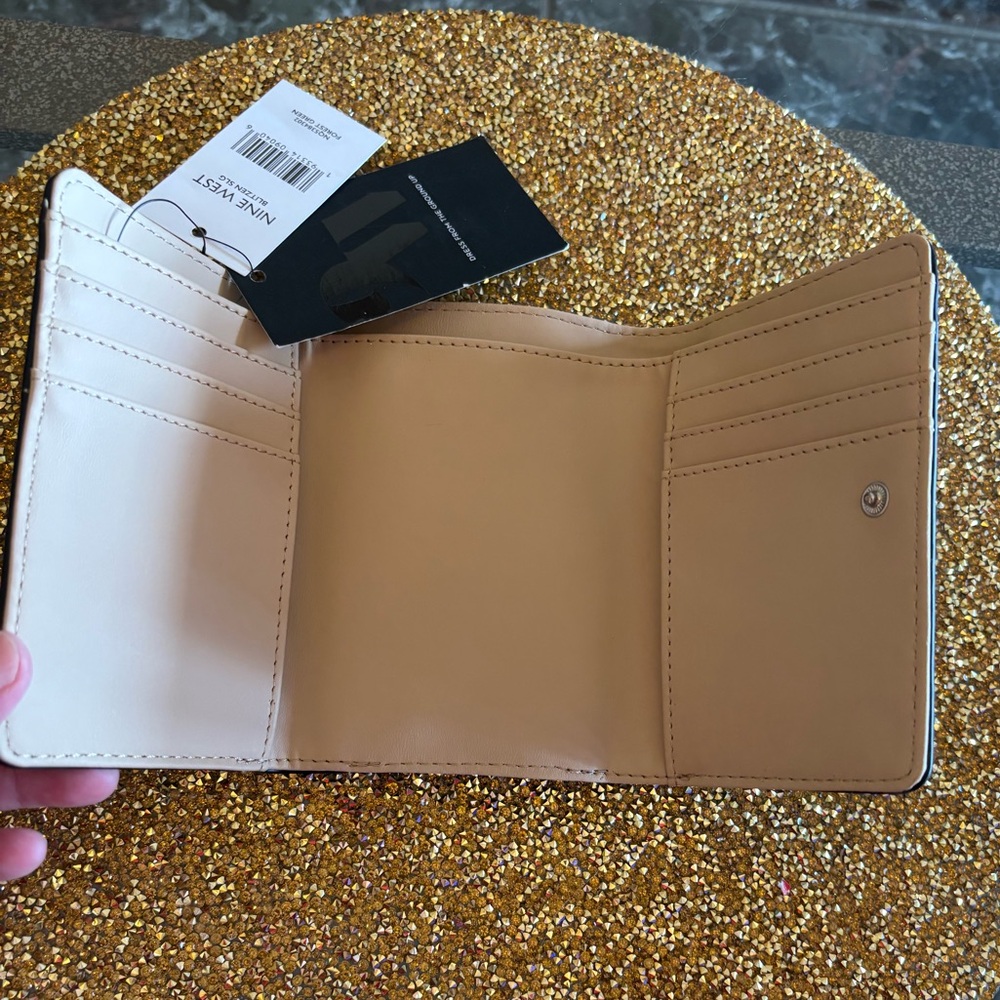 Nine West NWT 3 folded wallet Forest Green Quilted Compact with Silver V accent - Picture 3 of 5